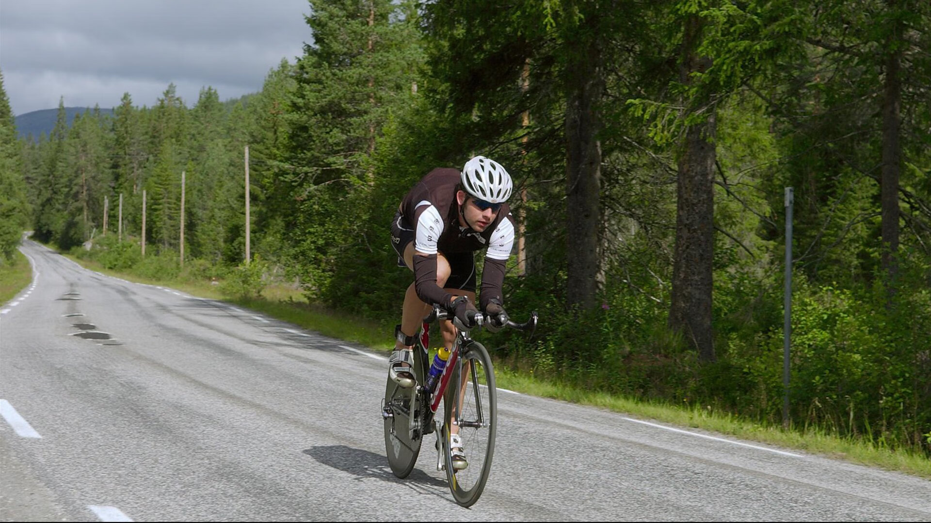 跨界狂想,当塞内加尔强压德国战车,本泽马在F1街道赛接管比赛